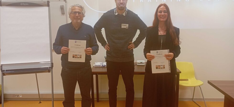 La Directora General, Caridad Martínez, y nuestro Director de Investigación, Carlos Luna, han estado en Praga participando en el curso especializado "Teaching in the AI Age"